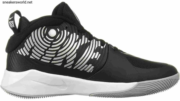 Nike Unisex-Child Team Hustle D 9 (Gs) Sneaker