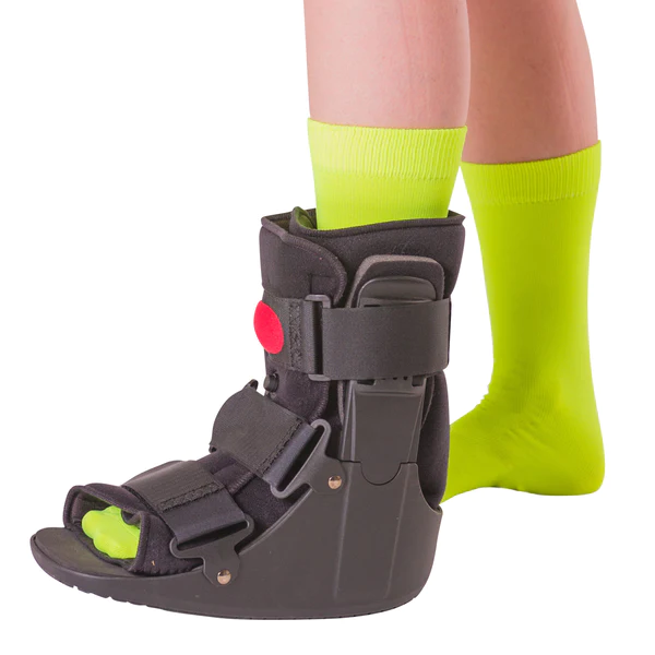 10a1402 orthopedic air walker boot cast for ankle https://sneakersworld.net/wp-content/uploads/2021/04/Picture1-1.png